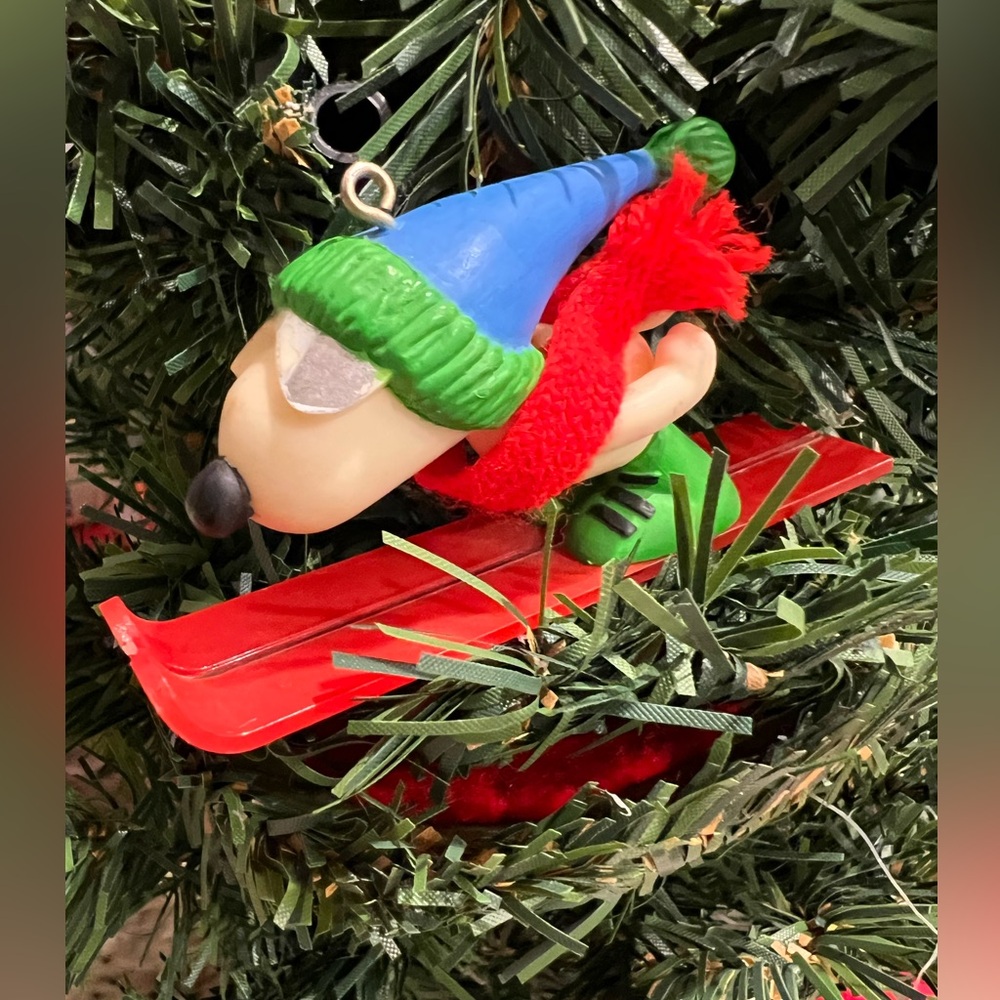 Vintage peanuts Snoopy “Joe Cool” Christmas ornament.  Snoopy on skis.
